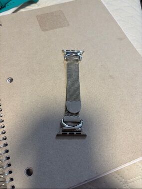 Mesh Stainless Steel Apple Watch Band - Silver Replacement Strap
